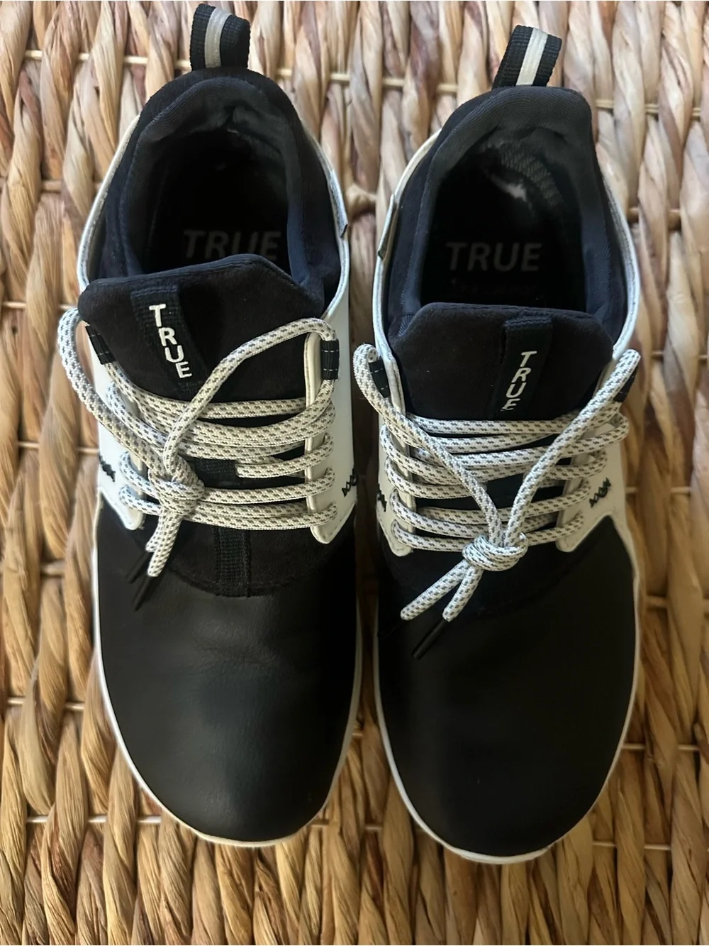 TRUE Linkwear Men's Black & White Athletic Shoe